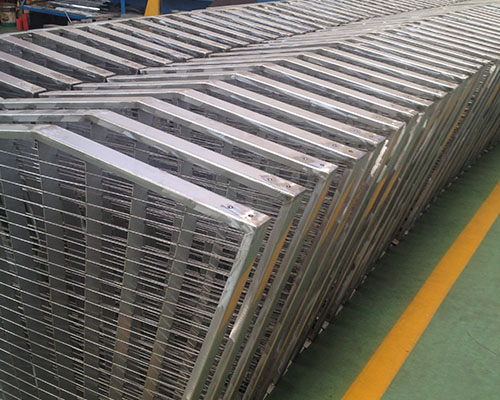 Disc thickener for paper pulp Disc thickener for paper pulp