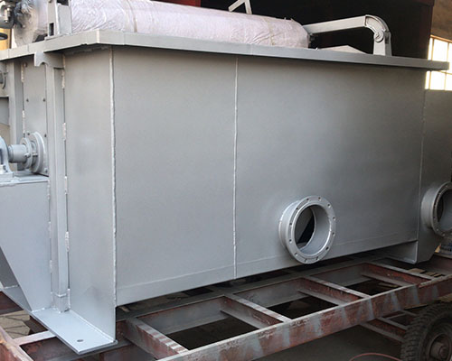 Disc thickener for paper pulp
